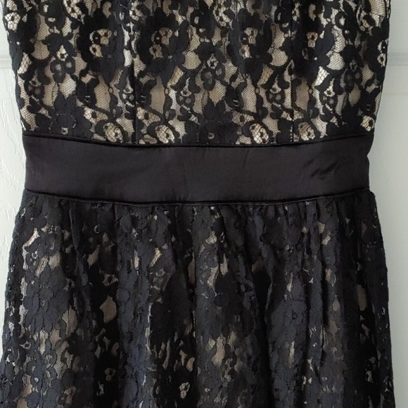 Bebe satin and lace dress - Picture 6 of 13